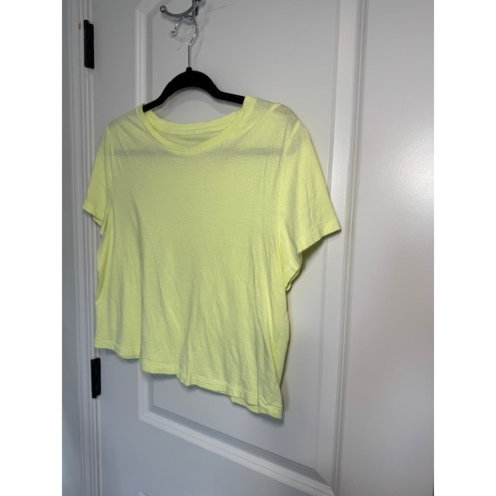 Universal Thread Womens Neon Yellow Short Sleeve Boxy Crop T-Shirt Size M - Picture 2 of 5